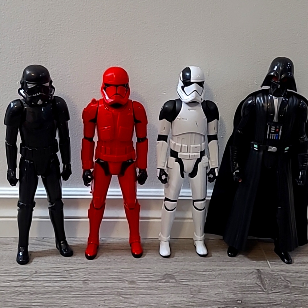 4 Star Wars Action Figures - Picture 1 of 3